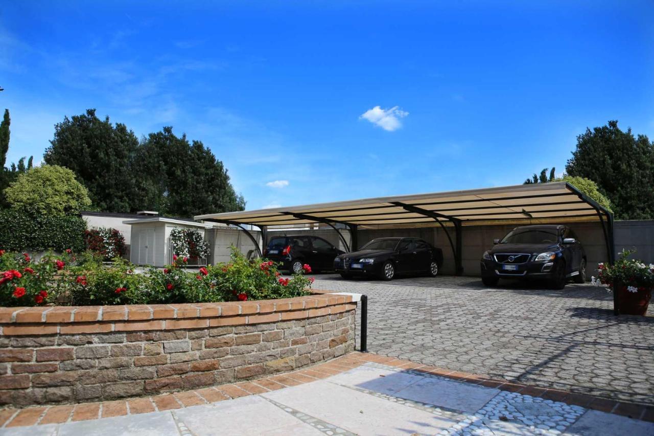 Villa Tiziano Residence Rosa Luaran gambar