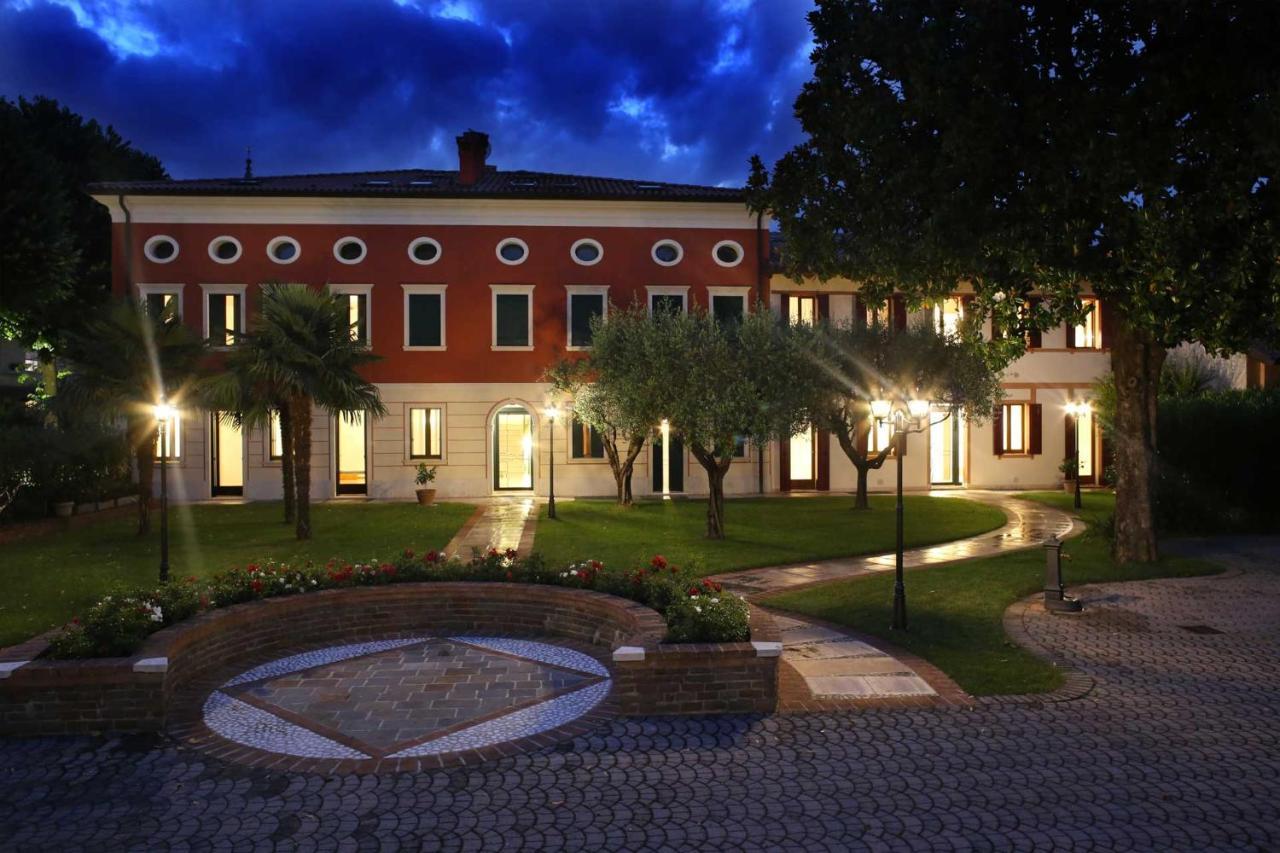 Villa Tiziano Residence Rosa Luaran gambar