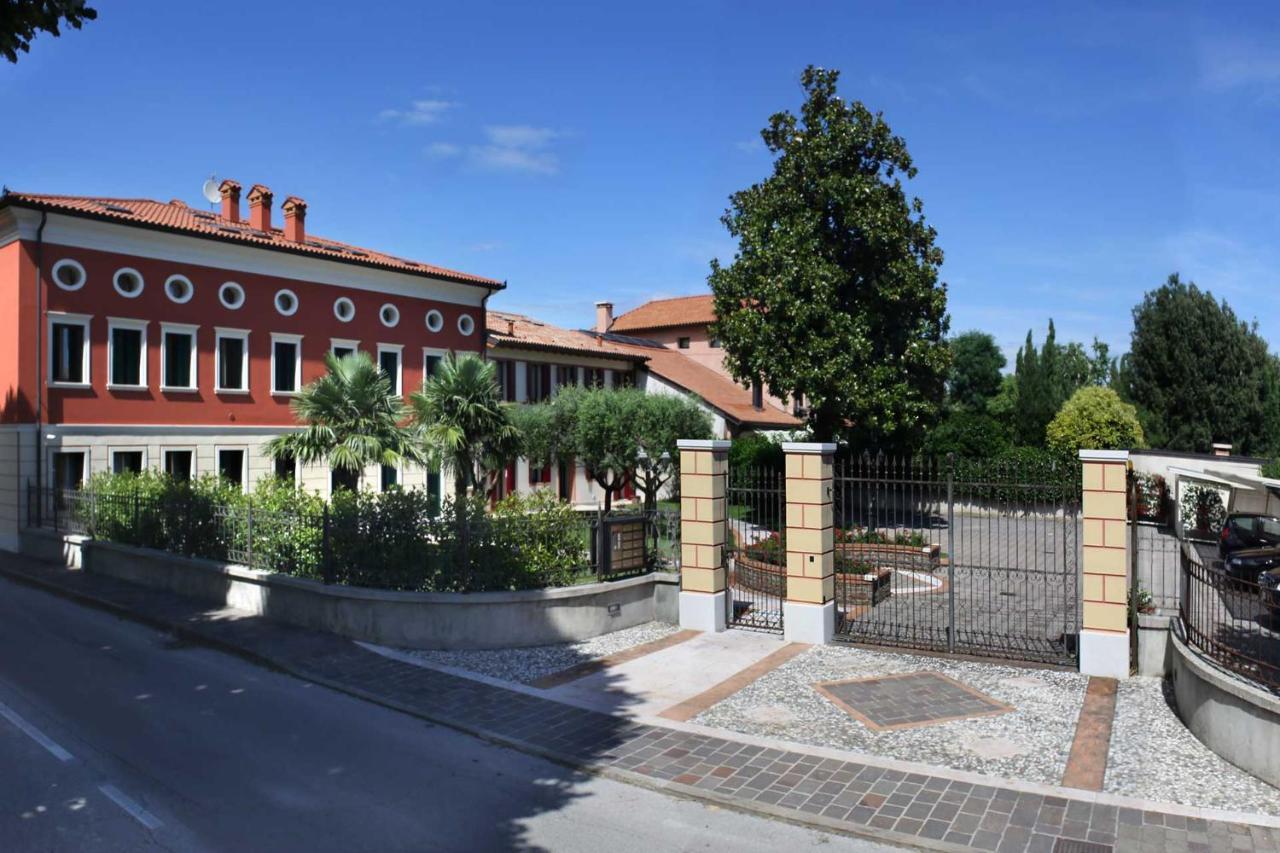 Villa Tiziano Residence Rosa Luaran gambar