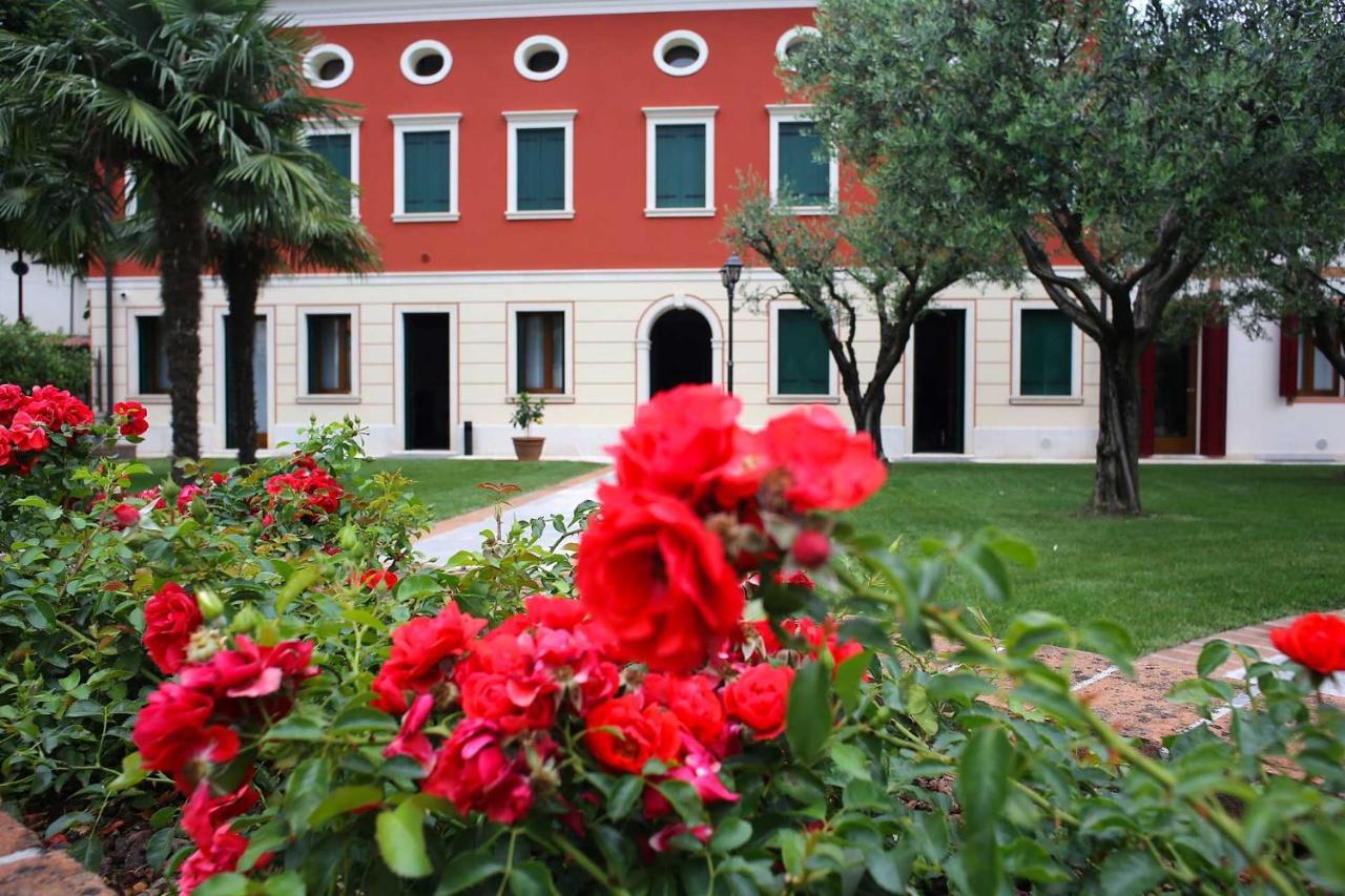 Villa Tiziano Residence Rosa Luaran gambar